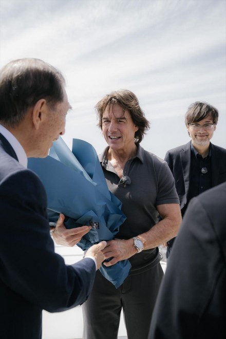 Tom Cruise, Takashi Yamazaki, and Christopher McQuarrie meet at SHIBUYA SKY, atop Shibuya Scramble Square. 2–8. Tom Cruise and Takashi Yamazaki connect over their films during a rooftop conversation at SHIBUYA SKY.